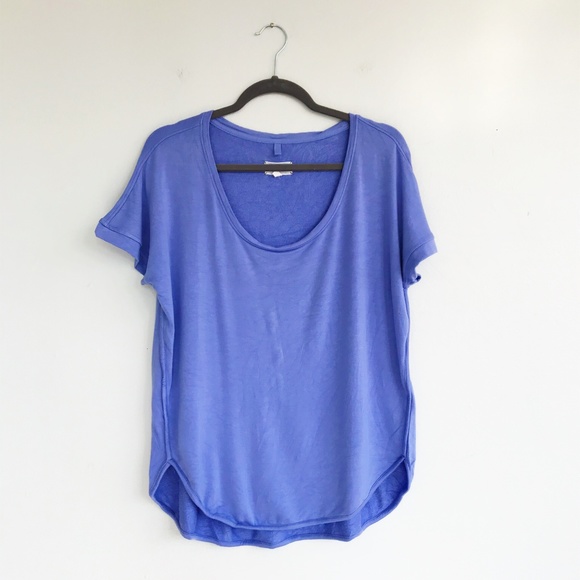 Lou & Grey Tops - Lou & Grey Signature Soft Shirttail tee in Lupine